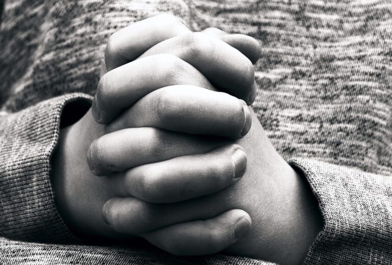 hands-2274254_1920